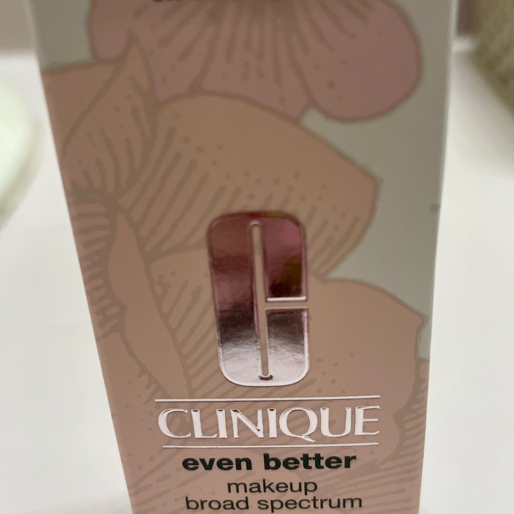 Clinique Even Better Makeup Foundation - Pink and Cream